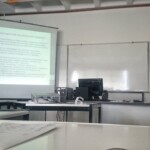 Naše hodina managementu, která má být v aj, byla tentokrát celá v řečtině včetně slidů.